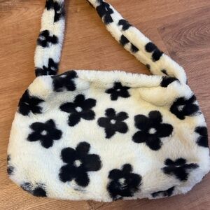 SOLD!!! 

Small shoulder Bag White Black Floral Soft Y2K